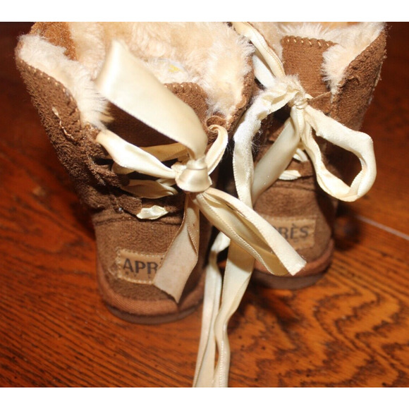 APRES BY LAMO TODDLER SUEDE BOOTS-SIZE 8C - Picture 2 of 2